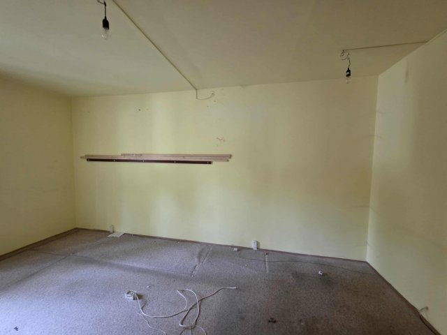 Eladó panellakás, Pécsett 41.5 M Ft, 3 szobás