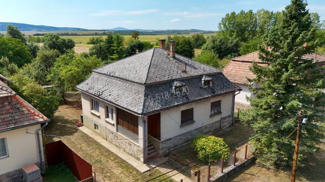 Eladó családi ház, Szátokon 25.9 M Ft, 3 szobás