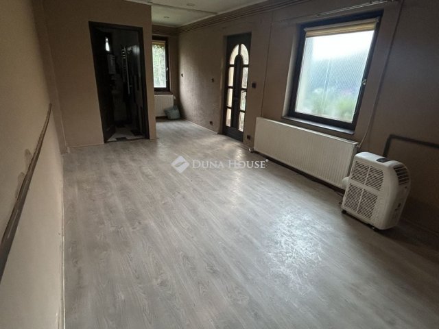 Eladó családi ház, Székesfehérvárott 71.99 M Ft, 6 szobás