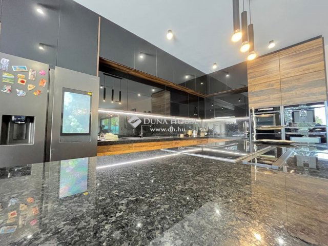 Eladó családi ház, Diósdon 690 M Ft, 6 szobás