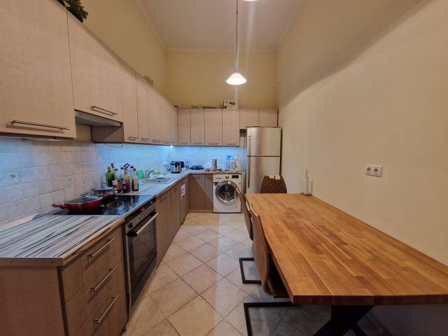 Eladó téglalakás, Budapesten, VI. kerületben 89 M Ft, 2 szobás