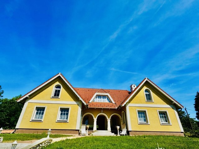 Eladó családi ház, Cserszegtomajon 230 M Ft, 9 szobás