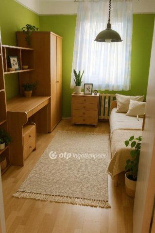 Eladó panellakás, Gyulán 30 M Ft, 1+2 szobás