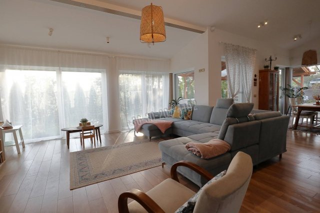 Eladó családi ház, Szegeden 194.5 M Ft, 5 szobás