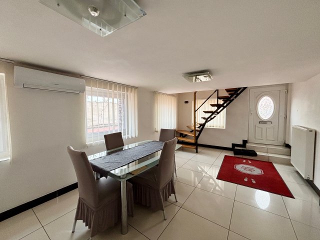 Eladó családi ház, Pápán 120 M Ft, 5 szobás