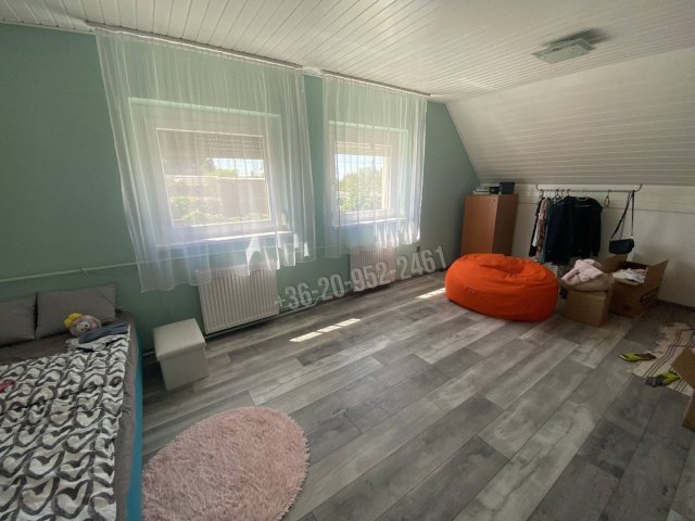 Eladó családi ház, Komáromban 85.9 M Ft, 4 szobás