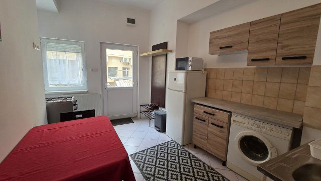 Kiadó téglalakás, albérlet, Esztergomban 150 E Ft / hó