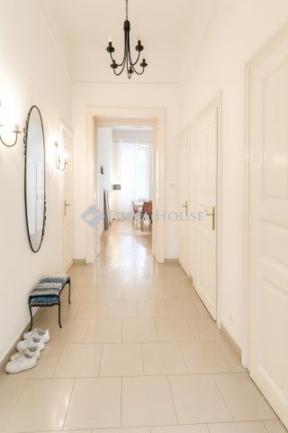 Eladó téglalakás, Budapesten, VI. kerületben 112 M Ft, 2 szobás