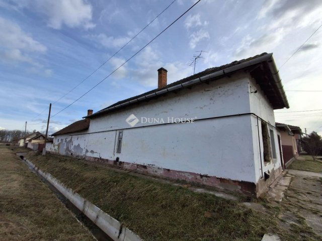 Eladó családi ház, Karcagon 15 M Ft, 2 szobás