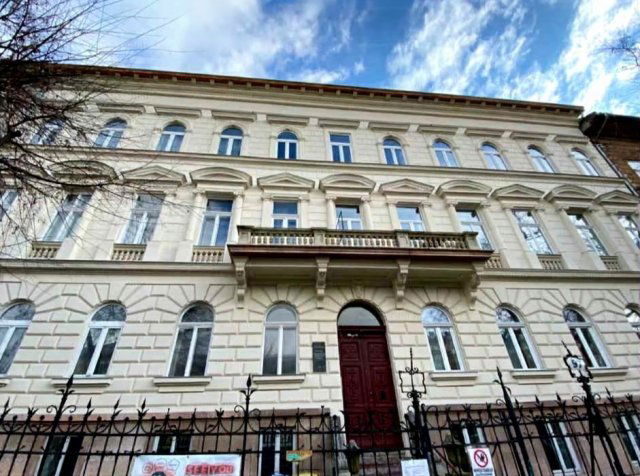 Kiadó téglalakás, albérlet, VI. kerületben, Andrássy úton