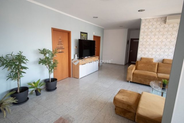 Eladó iroda, Dunakeszin 209 M Ft, 9+2 szobás