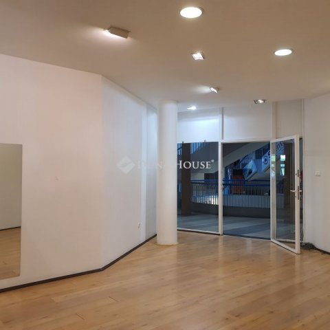 Kiadó üzlethelyiség, Pécsett, Bajcsy-Zsilinszky utcában