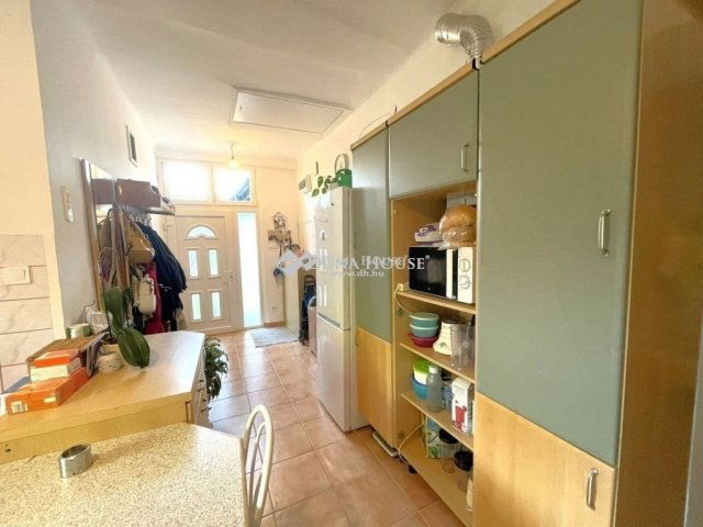 Eladó családi ház, Kecskeméten 74.99 M Ft, 5 szobás