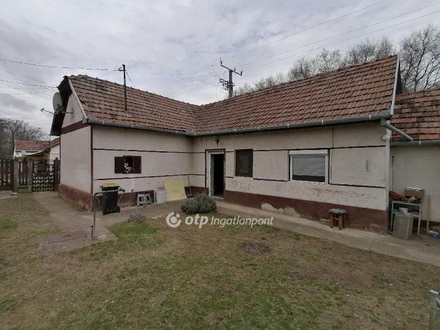 Eladó családi ház, Tégláson 33 M Ft, 3 szobás