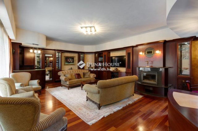 Eladó családi ház, Gödön 770 M Ft, 8+1 szobás