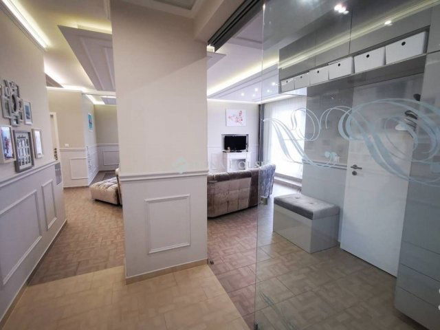 Eladó téglalakás, Veszprémben 170 M Ft, 4 szobás