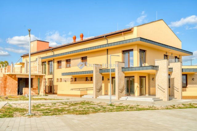 Eladó téglalakás, Mórahalmon 38.434 M Ft, 1 szobás