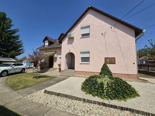 Eladó családi ház, Dombóváron 53 M Ft, 7 szobás