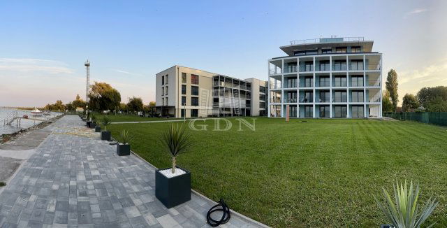 Eladó téglalakás, Balatonmáriafürdőn 73.9 M Ft, 2 szobás