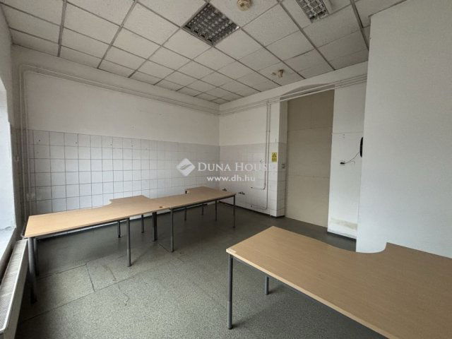 Kiadó üzlethelyiség, Hatvanban 110 E Ft / hó