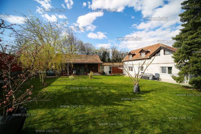 Eladó családi ház, Szentendrén 159.9 M Ft, 5 szobás