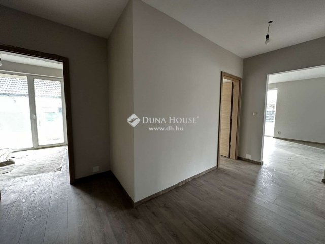 Eladó ikerház, Balatonvilágoson 175.9 M Ft, 4 szobás