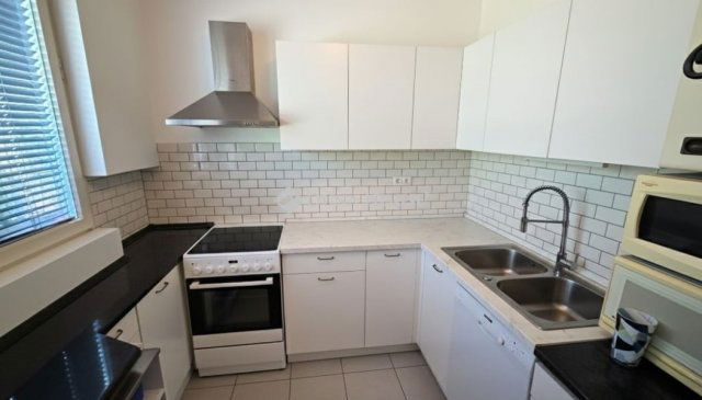 Eladó családi ház, Szentendrén 95.9 M Ft, 3 szobás