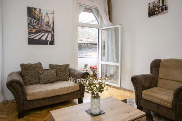 Eladó téglalakás, Budapesten, VIII. kerületben 140 M Ft