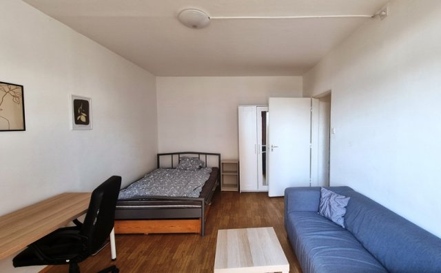 Kiadó panellakás, albérlet, Pécsett, Mezőszél utcában