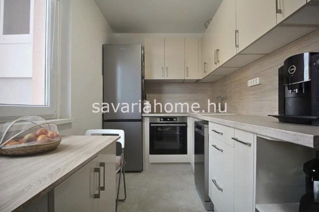 Eladó panellakás, Szombathelyen 48.9 M Ft, 2 szobás