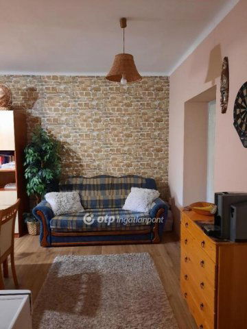 Eladó téglalakás, Pécsett 64.9 M Ft, 3 szobás