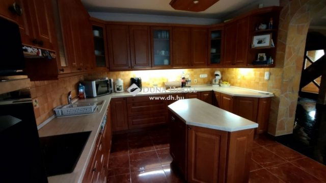 Eladó családi ház, Tóalmáson 85.9 M Ft, 5 szobás