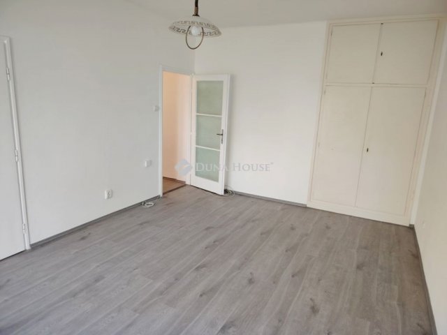 Eladó téglalakás, Tatabányán 35.9 M Ft, 1 szobás