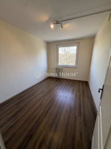 Eladó panellakás, Ajkán 40.9 M Ft, 2 szobás