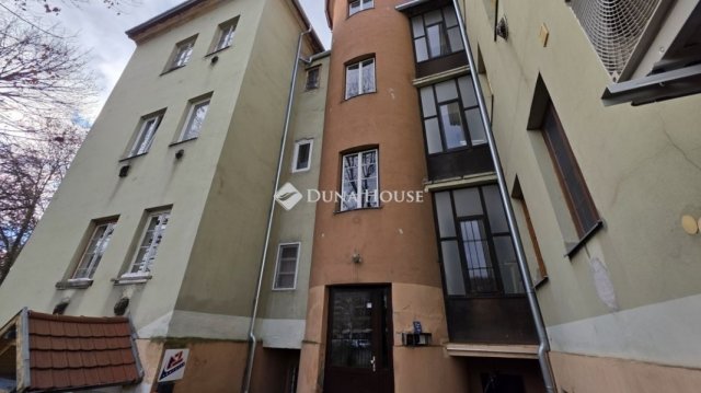 Eladó téglalakás, Szombathelyen 45 M Ft, 2 szobás