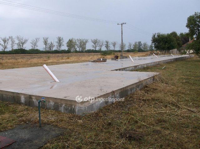 Eladó családi ház, Adácson 54.5 M Ft, 2 szobás