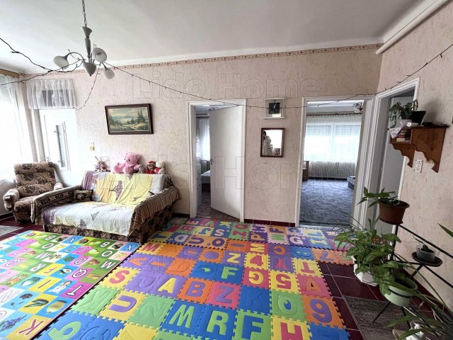 Eladó családi ház, Balatonszabadiban 79.9 M Ft, 5+2 szobás