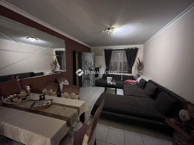 Eladó téglalakás, Székesfehérvárott 79 M Ft, 3 szobás