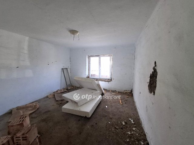Eladó családi ház, Mezőszemerén 8 M Ft, 2 szobás