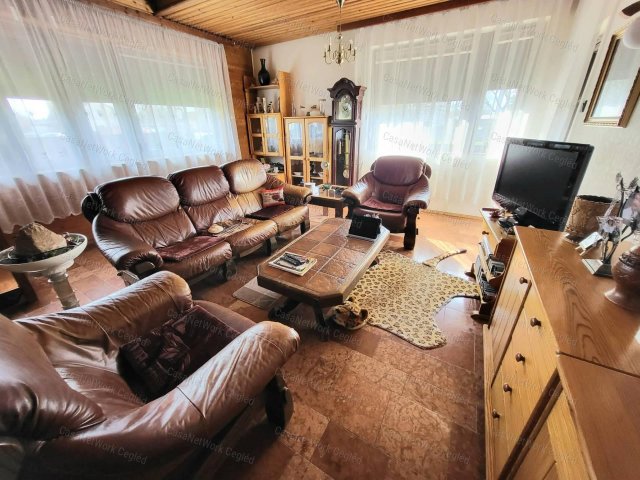 Eladó családi ház, Újszászon 59.5 M Ft, 4 szobás