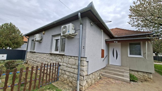 Eladó családi ház, Dombóváron 54.5 M Ft, 3 szobás