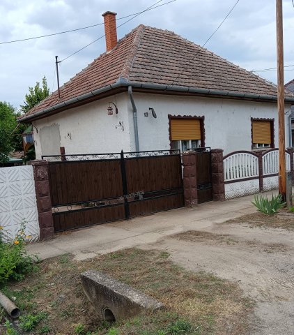 Eladó családi ház, Tóalmáson 42.8 M Ft, 1+3 szobás