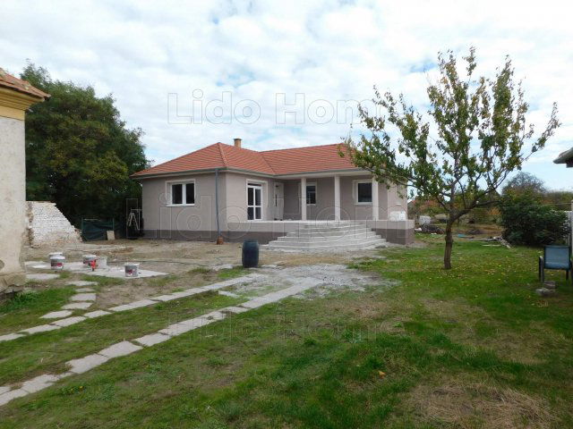 Eladó családi ház, Győrött 104.99 M Ft, 17 szobás