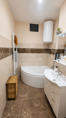 Eladó téglalakás, Komlón 24.9 M Ft, 2 szobás