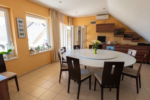 Eladó családi ház, Pécsett 174.9 M Ft, 5+2 szobás