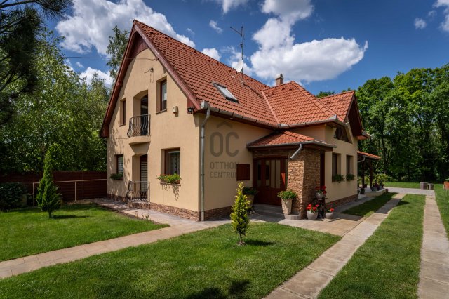 Eladó családi ház, Szolnokon 169 M Ft, 6 szobás