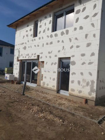 Eladó ikerház, Vecsésen 129.9 M Ft, 6 szobás