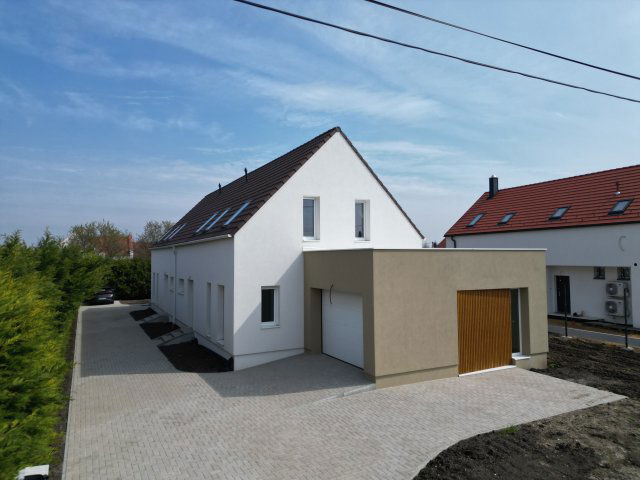 Eladó családi ház, Hegykőn 135.261 M Ft, 5 szobás