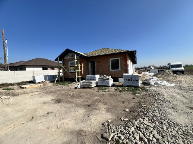 Eladó ikerház, Áporkán 65 M Ft, 4 szobás / költözzbe.hu