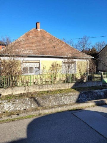 Eladó családi ház, Pakson 26.9 M Ft, 3 szobás